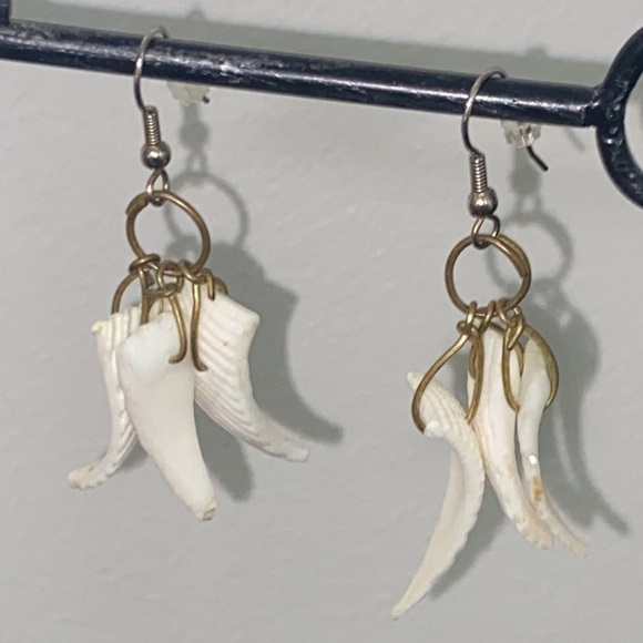 Seashell Dangle Bohemian Drop Earrings Natural White Shell Cluster Beach Goddess - Picture 6 of 13